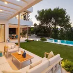 Amazing Modern Villa Located Mins From Beach Rdr234