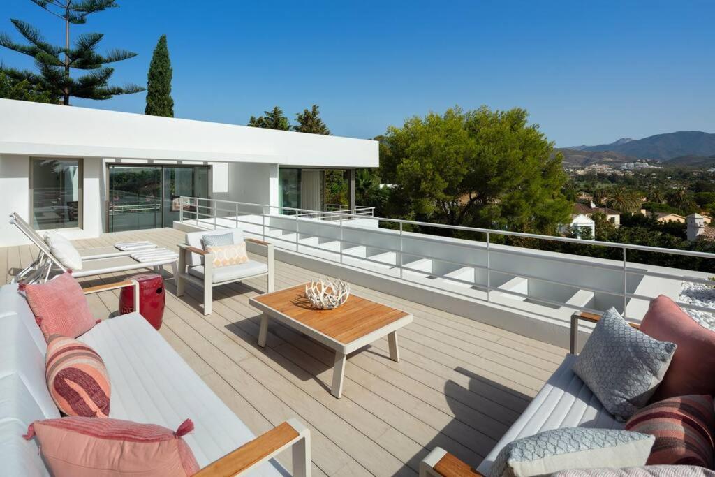 Amazing Modern Located Mins From Rdr234 Villa
