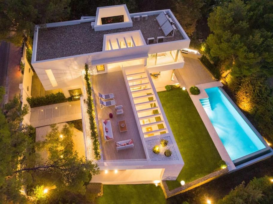 Amazing Modern Located Mins From Rdr234 Villa