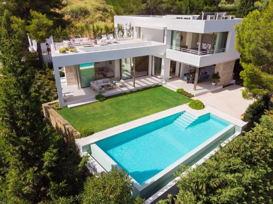 Amazing Modern Located Mins From Rdr234 Villa