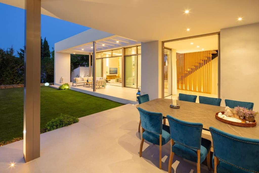 Amazing Modern Located Mins From Rdr234 Villa Marbella