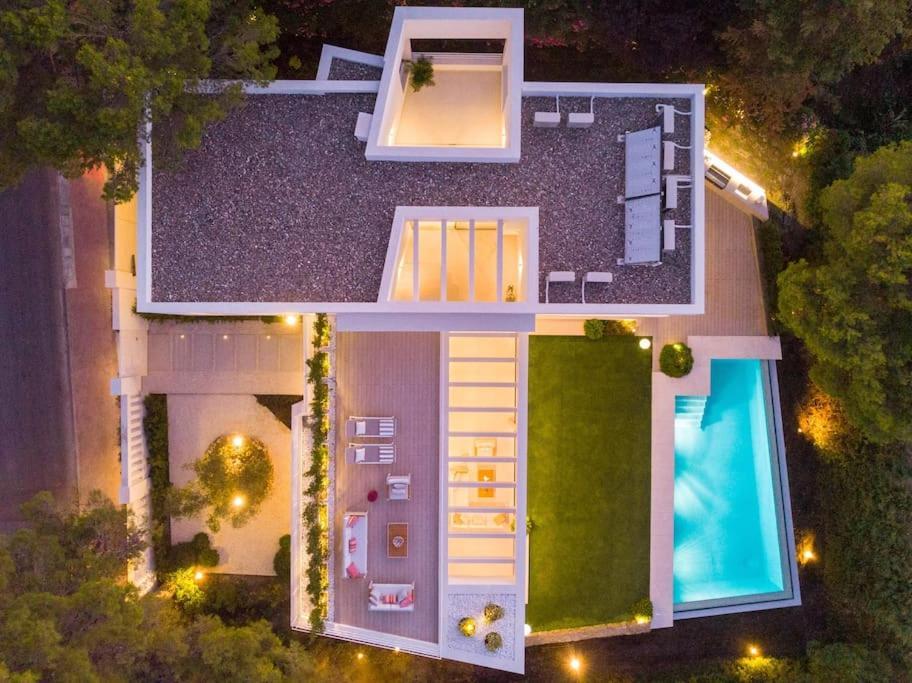 Amazing Modern Located Mins From Rdr234 Villa