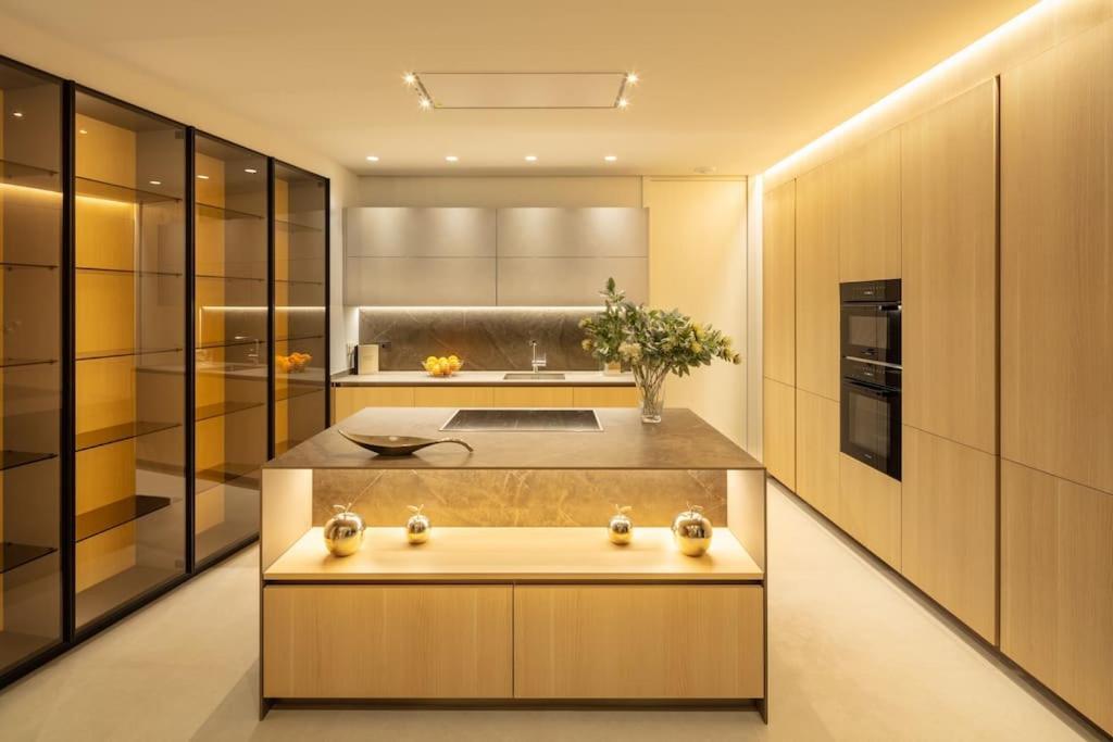 Amazing Modern Located Mins From Rdr234 Villa Marbella