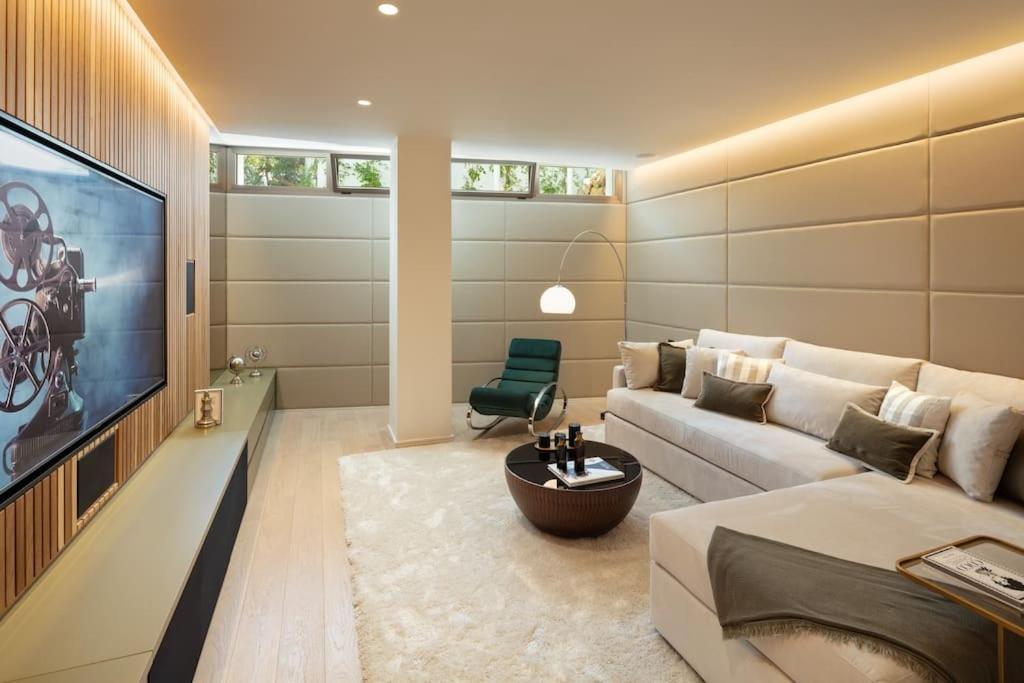 Amazing Modern Located Mins From Rdr234 Villa Marbella
