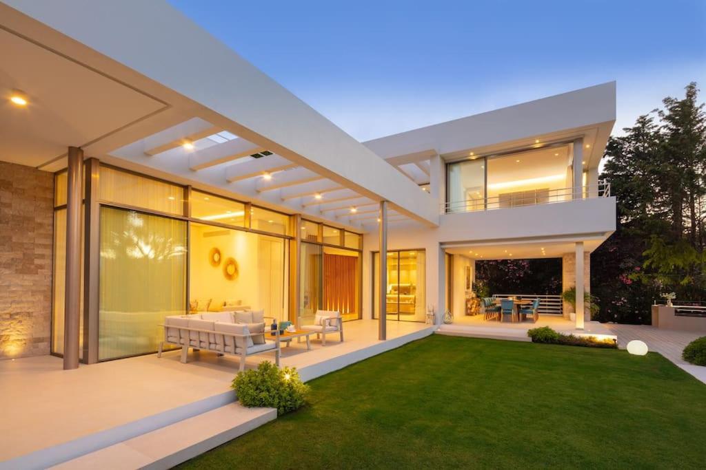 Villa Amazing Modern Located Mins From Rdr234 *